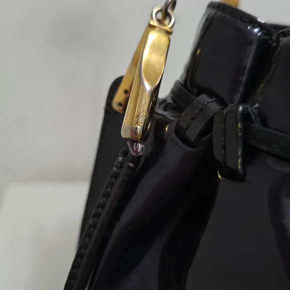 Elegant Black Patent Leather Bucket Bag - Picture 6 of 10